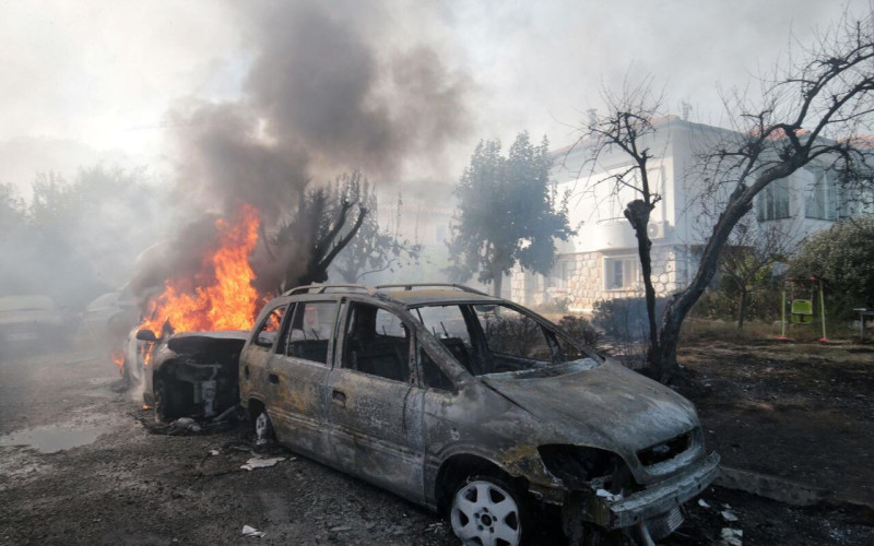 Incendie dévastateur à Carros : l'entrepôt de Forte Pharma en flammes