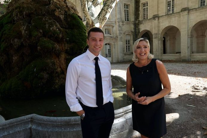 Jordan Bardella : Le jeune loup du Rassemblement National cherche-t-il à éclipser Marine Le Pen ?