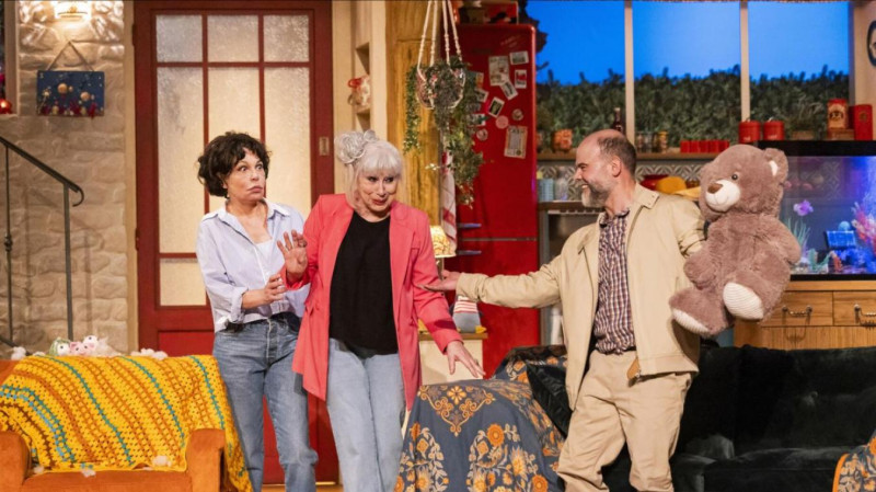 Le Bracelet d’Isabelle Mergault : Un Hommage Intemporel à la Lumière de la Scène