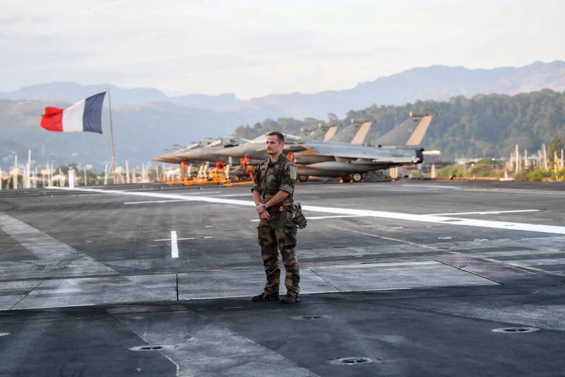 Emmanuel Macron donne un nouveau nom au porte-avions