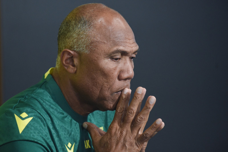 Les Décisions Fortes d'Antoine Kombouaré: Maxime Lopez et les Autres Écartés au Paris FC