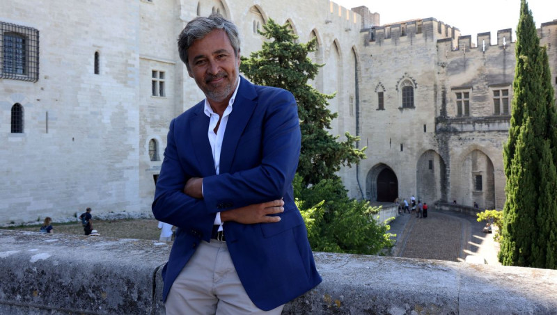 Olivier Galzi en tête à Avignon: un candidat surprise aux Municipales 2026