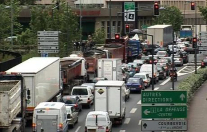Opération escargot sur le périphérique parisien : un blocage massif et sans précédent