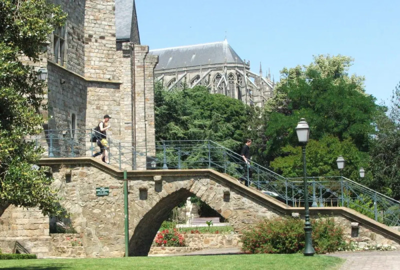 Les enjeux du scrutin dans les urnes de la Sarthe