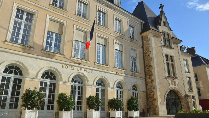 Angers : Christophe Béchu domine le premier tour des municipales 2026