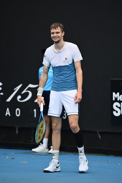 Carlos Alcaraz, un prodige espagnol qui bouscule le tennis mondial
