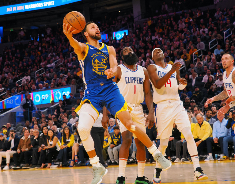 Les Warriors surclassent les Clippers : Stephen Curry, l' héroïque
