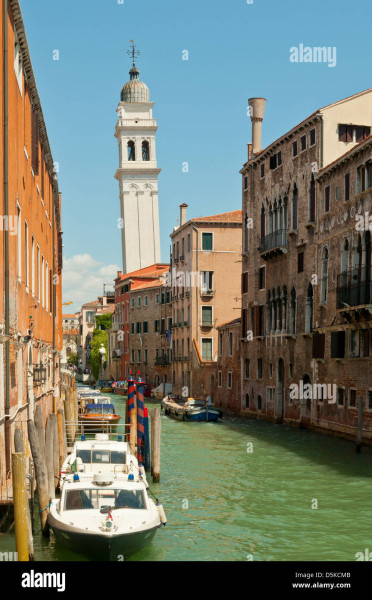 L'Église Inclinée de Ropoto: Un Pèlerinage Vertigineux en Grèce