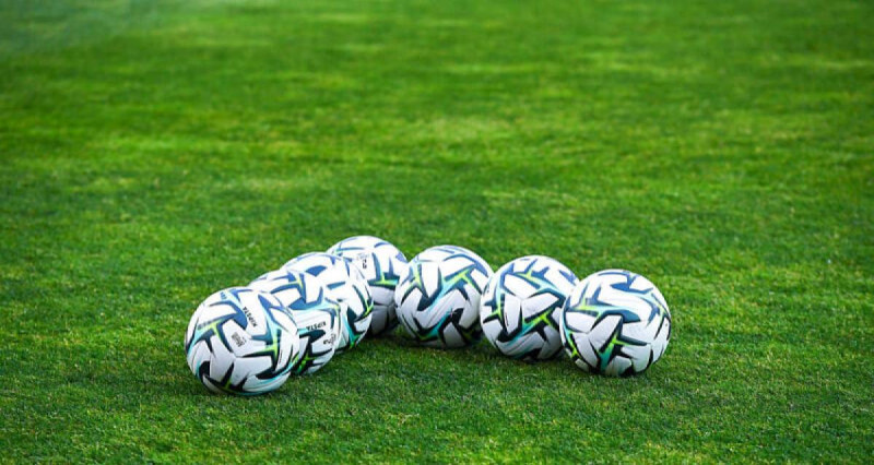 Gautier Larsonneur: Le Gardien Indispensable pour Renforcer Saint-Étienne