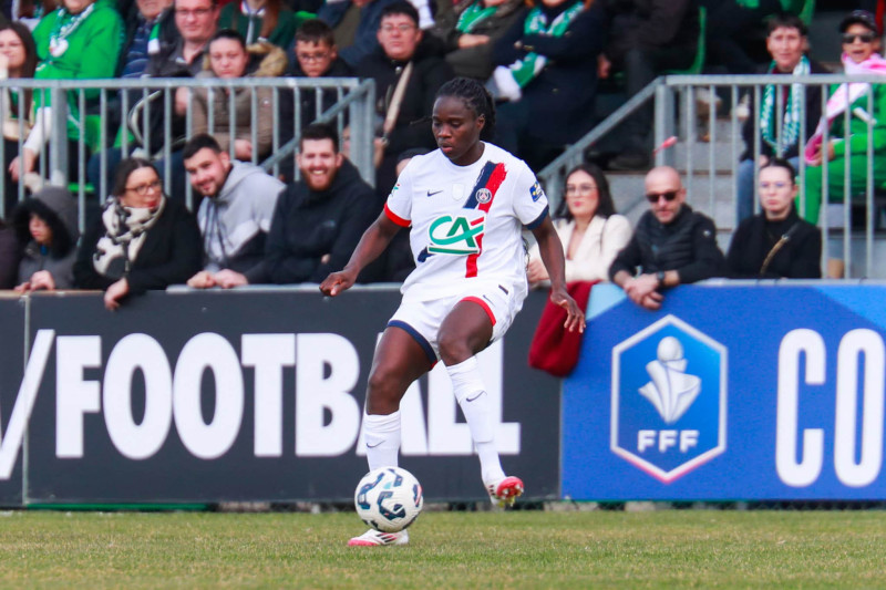 Griedge Mbock: La Défenseuse Intraitable du PSG en Coupe de France