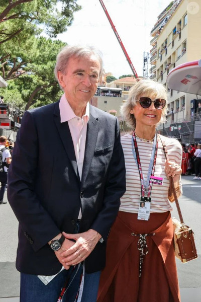 Hélène Mercier: La Mélodie du Succès et de la Discrétion