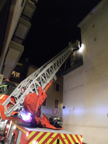 Incendie d'Evian : Le Casino de la Belle Époque Menacé par les Flammes