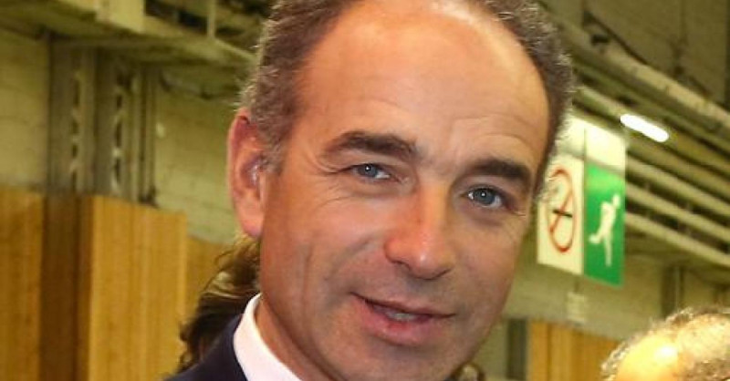 Jean-François Copé : Portrait d'un homme politique controversé et résilient