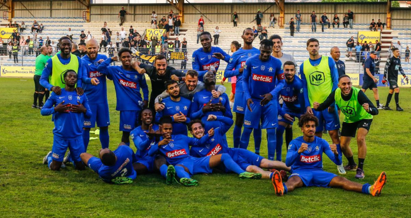 Ligue 2 Classement : Un Champion en Herbe et des Rivaux Tenaces