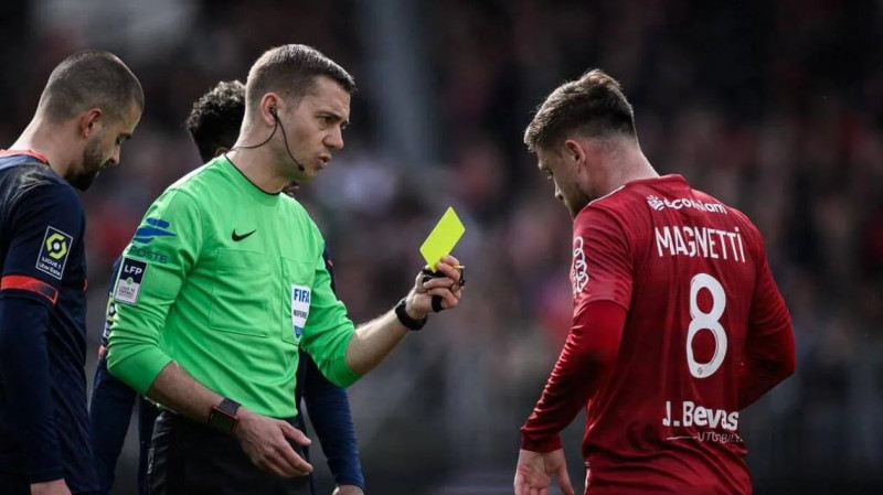Clément Turpin : L'arbitrage controversé qui bouscule la Ligue des champions