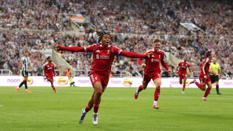 Liverpool FC: Le Phénomène Ngumoha Étouffe Fulham