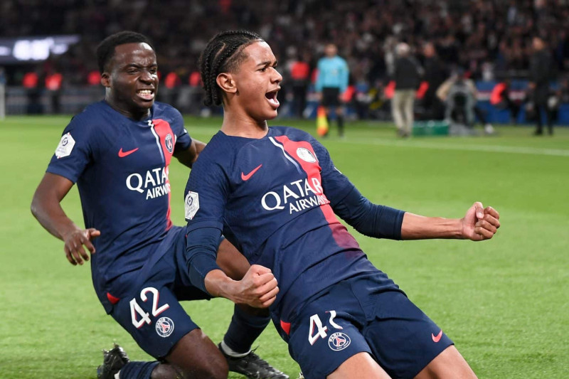 Liverpool vs. PSG : Senny Mayulu et les Français dans l'ombre des Reds