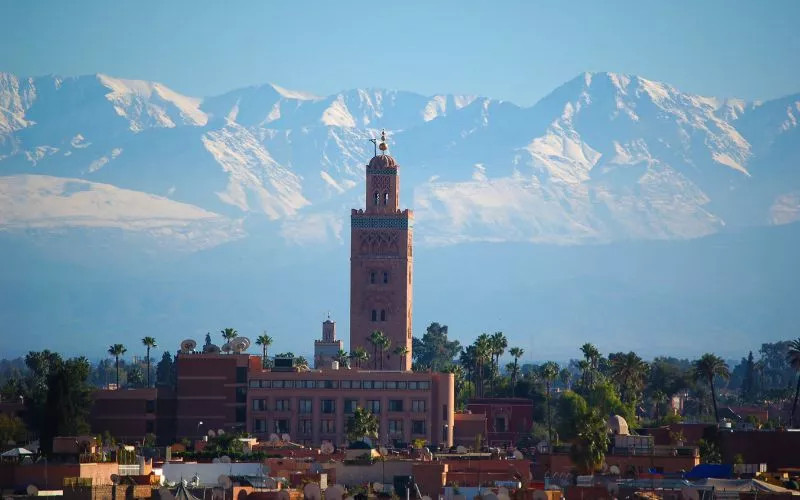Marrakech: Un Événement Inattendu Sous la Grêle et la Neige