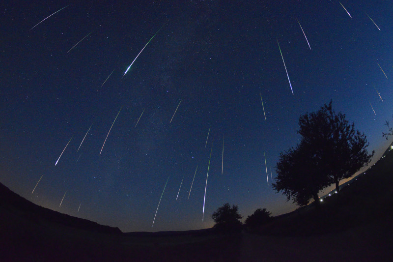 Les Lyrides 2026 : Une Pluie d'Étoiles Filantes Illumine le Ciel de France