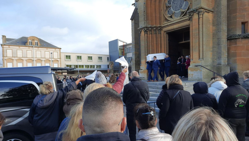 Les obsèques de Loana: Un dernier adieu à Nice