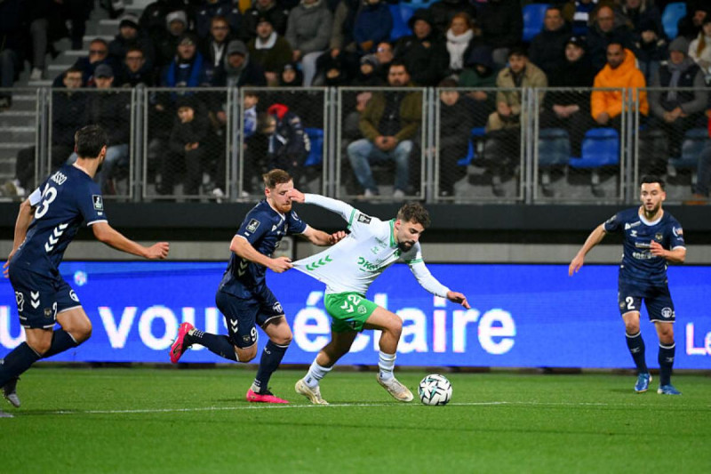 Saint-Étienne vs USL Dunkerque: Le choc de la Ligue 2 BKT