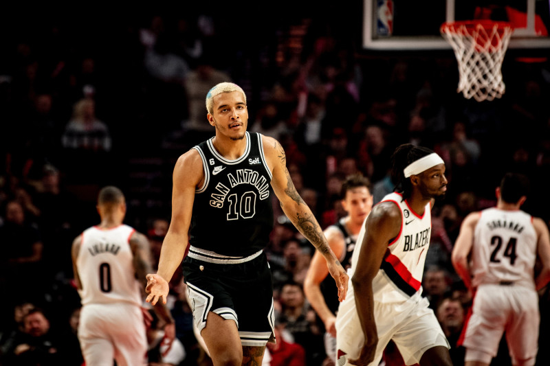 Spurs face Trail Blazers in unexpected Western Conference showdown