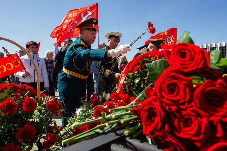 Les Commemorations de la Victoire en Russie et Ukraine: Un Cease-Fire Sous Tension