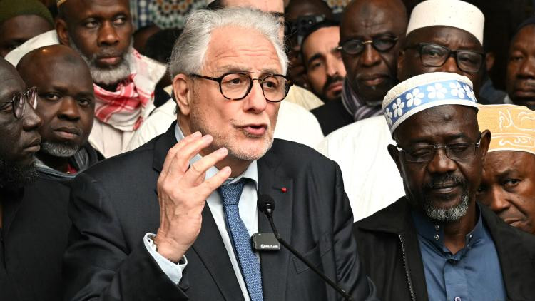 Chems-eddine Hafiz : Un Homme Débat Intense