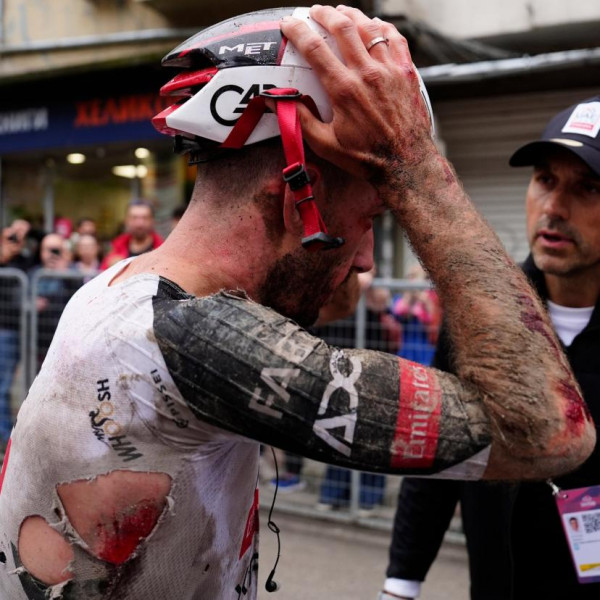 Giro 2026: La Chute Inattendue d’Adam Yates