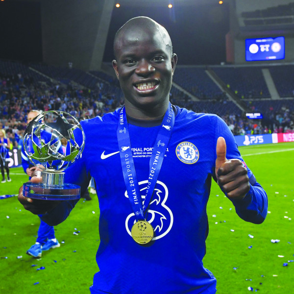 N'Golo Kanté: Le maestro de la中场 un jour, légende le lendemain