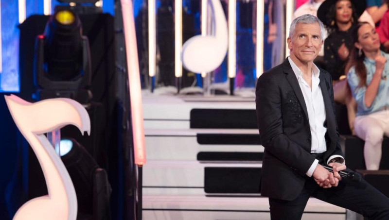 Sandy crée la surprise dans « N'oubliez pas les paroles » : Le public en délire