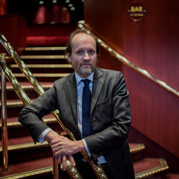 Jean-Marc Dumontet, Un Artisan de la Scène Théâtrale