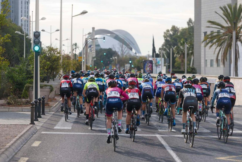 Vuelta Femenina 2026 en direct : Le défilé des reines de la route sous le soleil espagnol