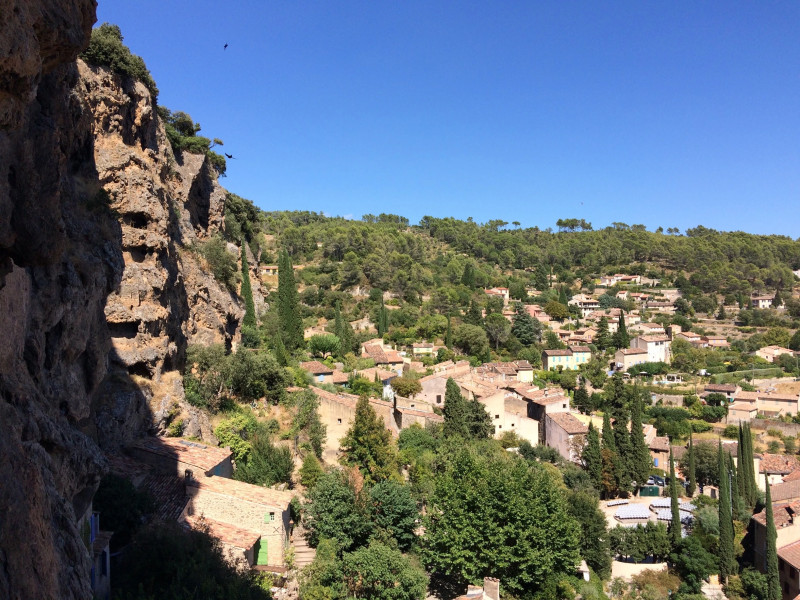Catastrophe dans le Var: Cotignac en proie aux flammes, des villages menacés