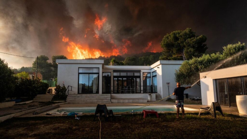 Incendies en Gironde: Bordeaux menacée, 19 000 hectares consumés