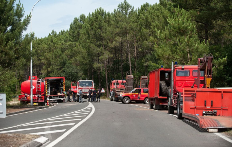 Incendie dévastateur au Camp de Souge: Les pompiers luttent contre les flammes