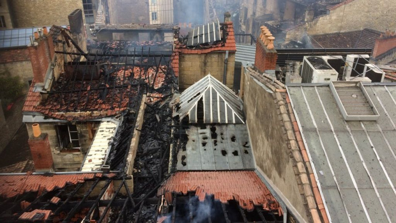 Les flammes dévorent Bordeaux : feu, évacuation, et l'incertitude s'étale en Gironde