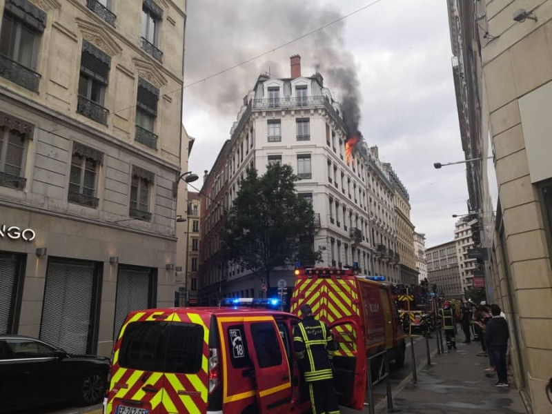 L'Odorat de Lyon : un Incendie qui Pousse Bordeaux à la Ruée vers la Fuite