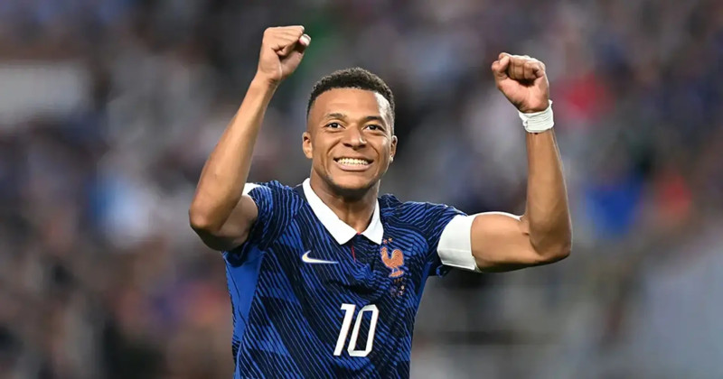 Kylian Mbappé blessé : la cheville du phénomène français laisse planer le doute