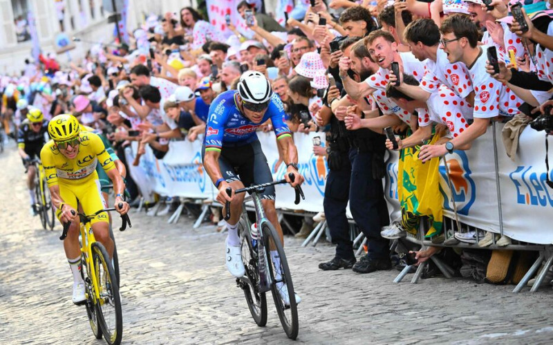Paul Seixas Champs-Élysées: Mathieu Van der Poel and Tadej Pogačar in Paris Showdown