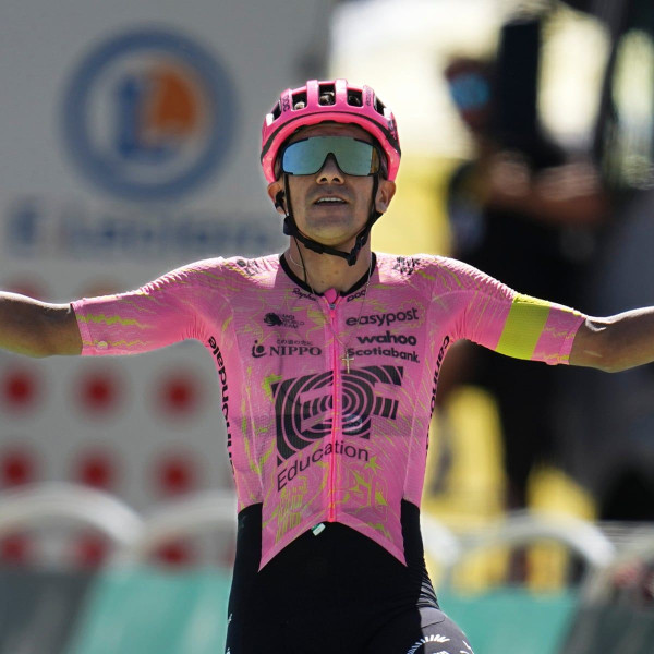 Richard Carapaz s'impose en solitaire lors de la 18e étape du Tour de France 2026