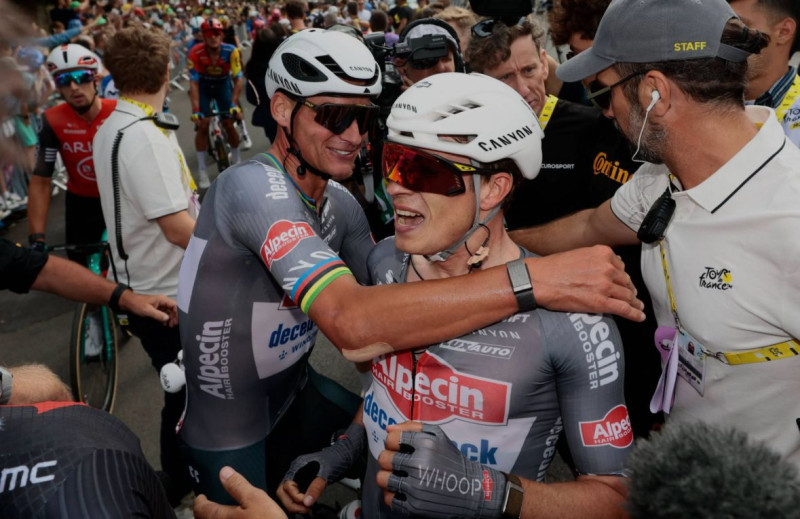 Tadej Pogacar et Jasper Philipsen, duos de contraste au cœur de la 17e étape du Tour de France 2026