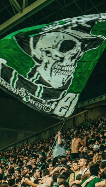 AS Saint-Étienne triomphe face à Clermont, un choc déterminant en Ligue 2