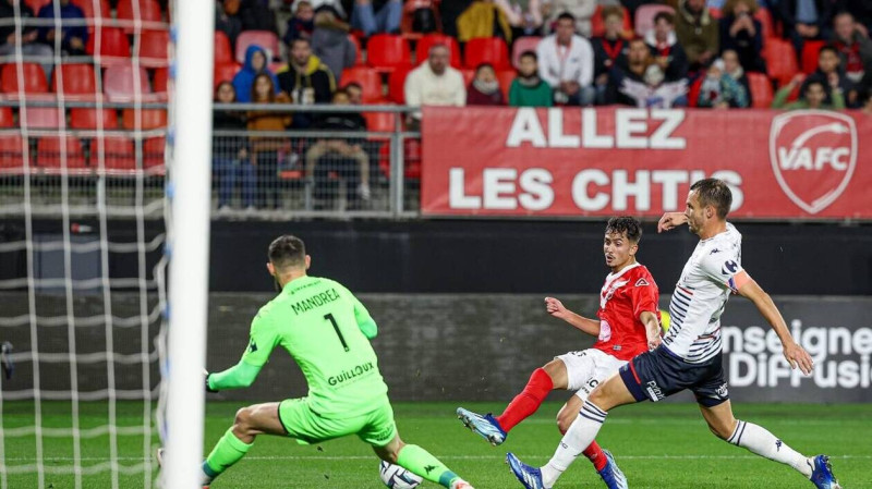 Fahd El Khoumisti marque l'histoire du Stade Malherbe Caen avec un triplé contre Valenciennes