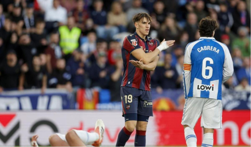 Carlos Espi offre une victoire tardive à un Real Madrid difficilement en tête à Espanyol
