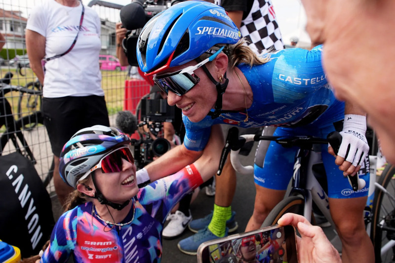Demi Vollering et FDJ United-Suez : Le triomphe français sur le Tour de France Femmes