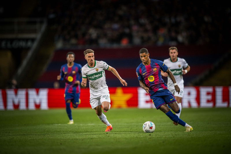 FC Barcelona Déroule une Vague d'Offensives sur Elche