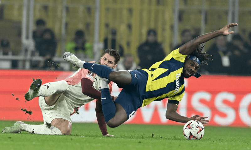Fenerbahçe et Lyon s'affrontent dans un match de la Ligue des champions intense