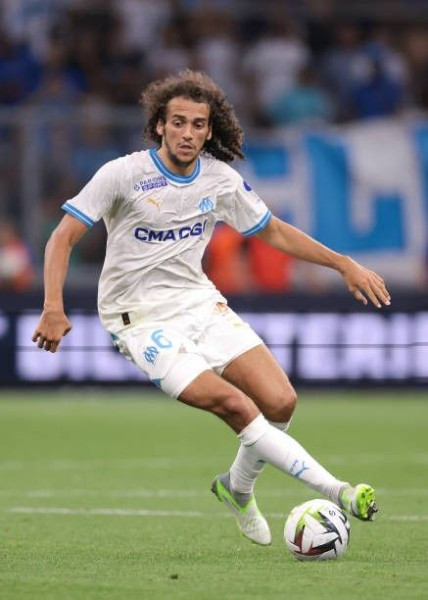 Guerre des nerfs au Groupama Stadium : Matteo Guendouzi enflamme le derby européen.