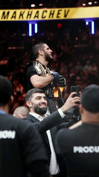 Islam Makhachev triomphe à UFC 330, un combat épique contre Ian Machado Garry